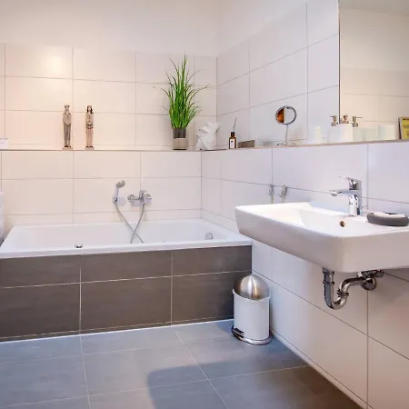 Strandvillen - Mit 2 Schlafzimmern, Terrasse Und Balkon Dr-434 Apartman Binz
